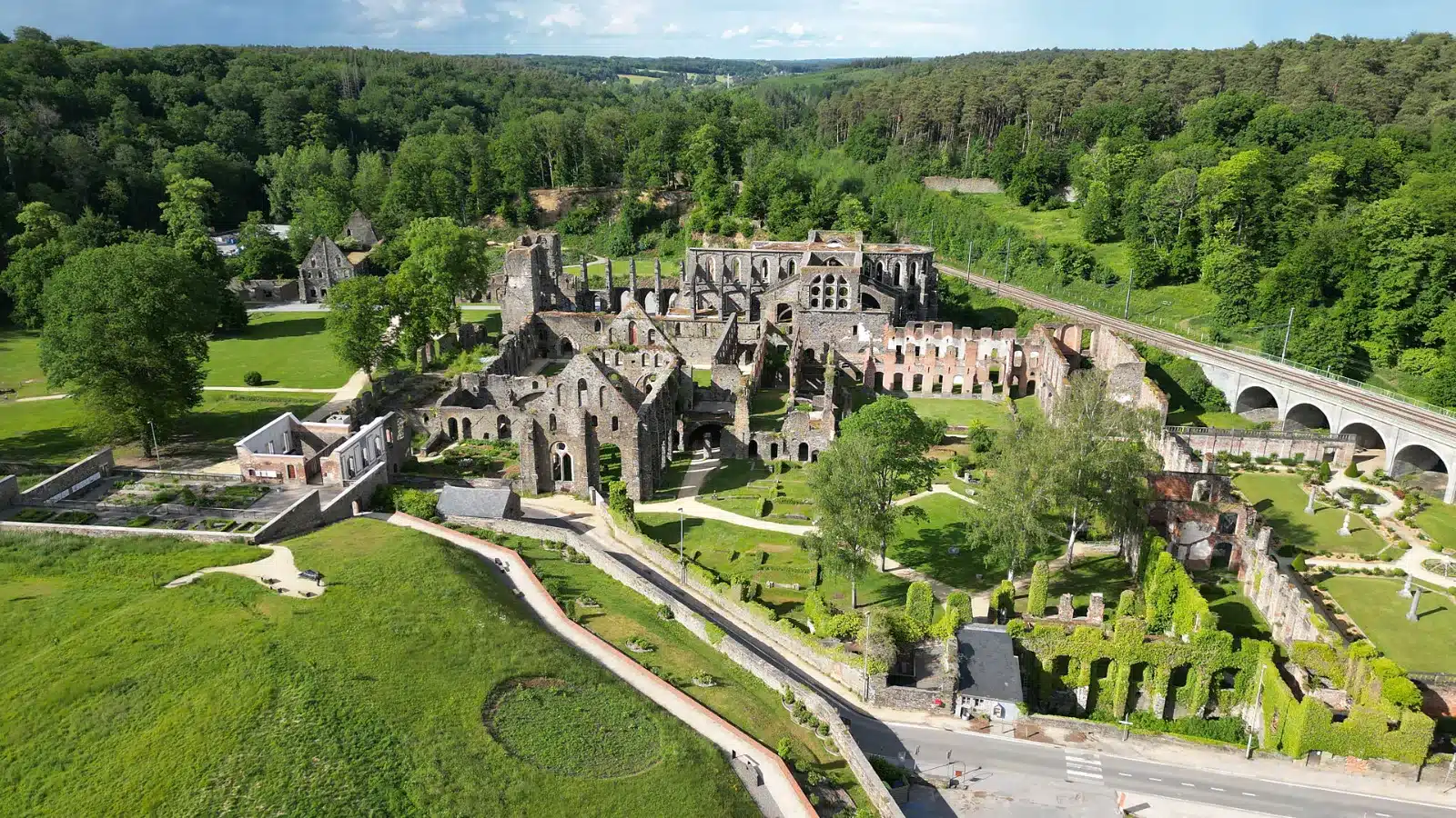 Abbaye de Villers-la-Ville : horaires, tarifs, histoire et visite depuis le Domaine