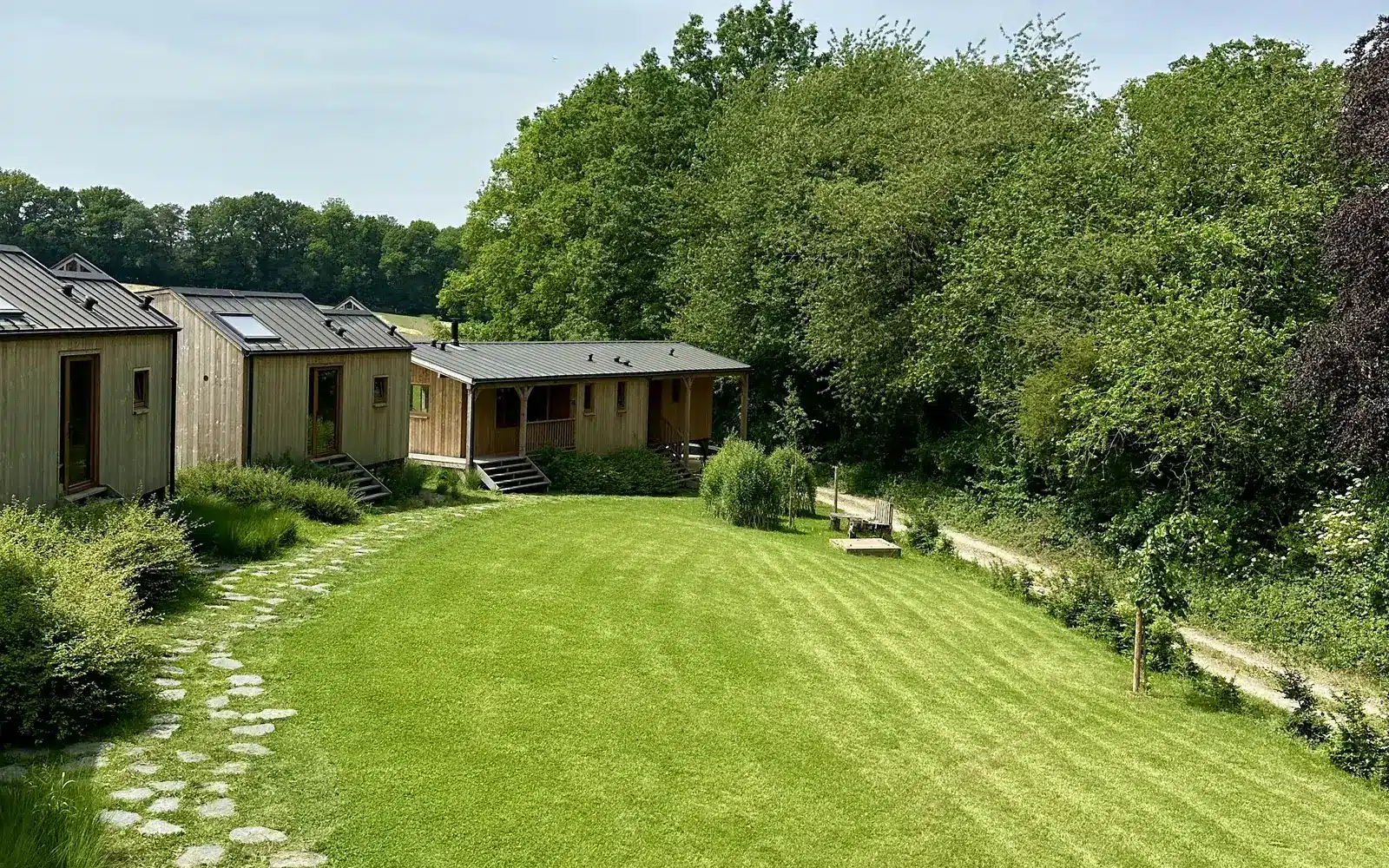Séjour insolite en groupe en Belgique : chacun sa cabane, tous ensemble au Foyer